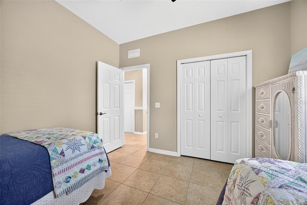 For Sale: $325,000 (3 beds, 2 baths, 1557 Square Feet)