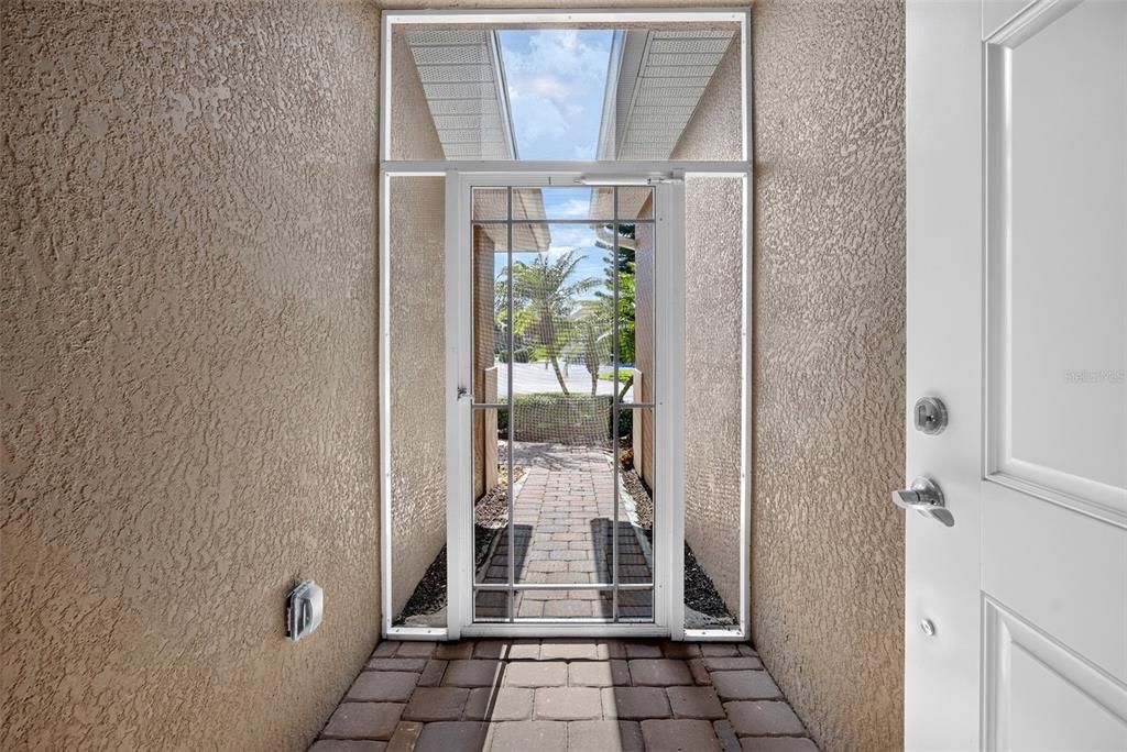 For Sale: $325,000 (3 beds, 2 baths, 1557 Square Feet)