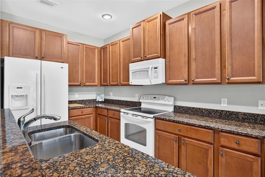 For Sale: $325,000 (3 beds, 2 baths, 1557 Square Feet)