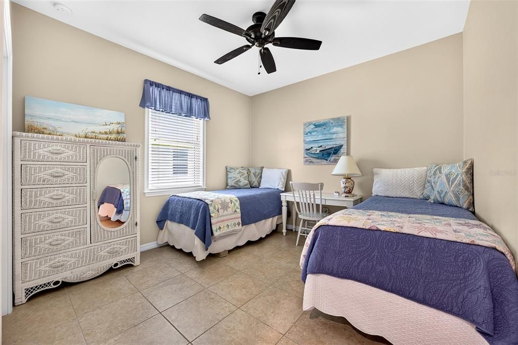 For Sale: $325,000 (3 beds, 2 baths, 1557 Square Feet)