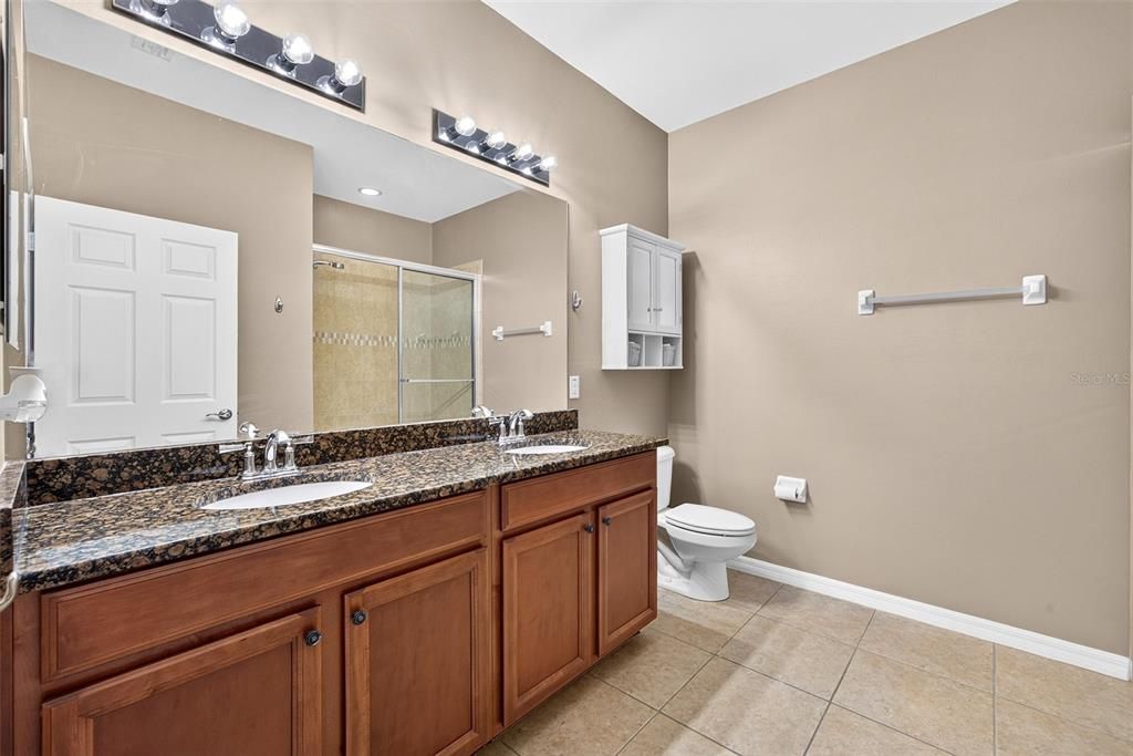 For Sale: $325,000 (3 beds, 2 baths, 1557 Square Feet)