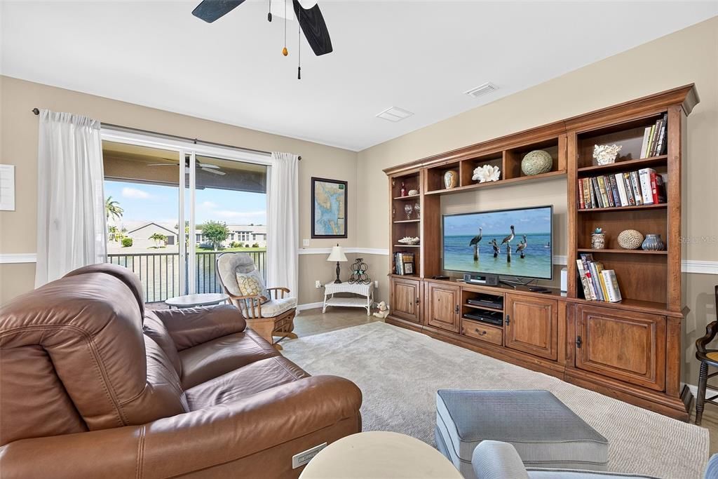 For Sale: $325,000 (3 beds, 2 baths, 1557 Square Feet)