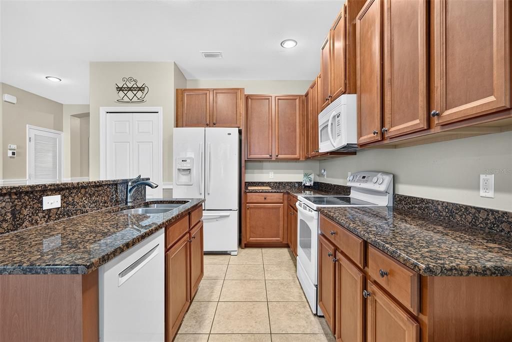For Sale: $325,000 (3 beds, 2 baths, 1557 Square Feet)