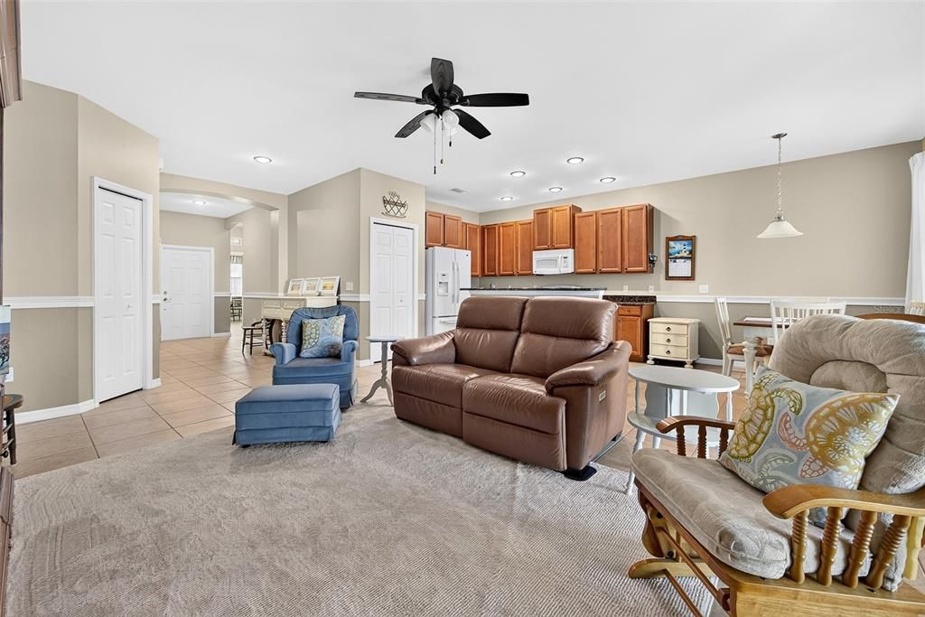 For Sale: $325,000 (3 beds, 2 baths, 1557 Square Feet)
