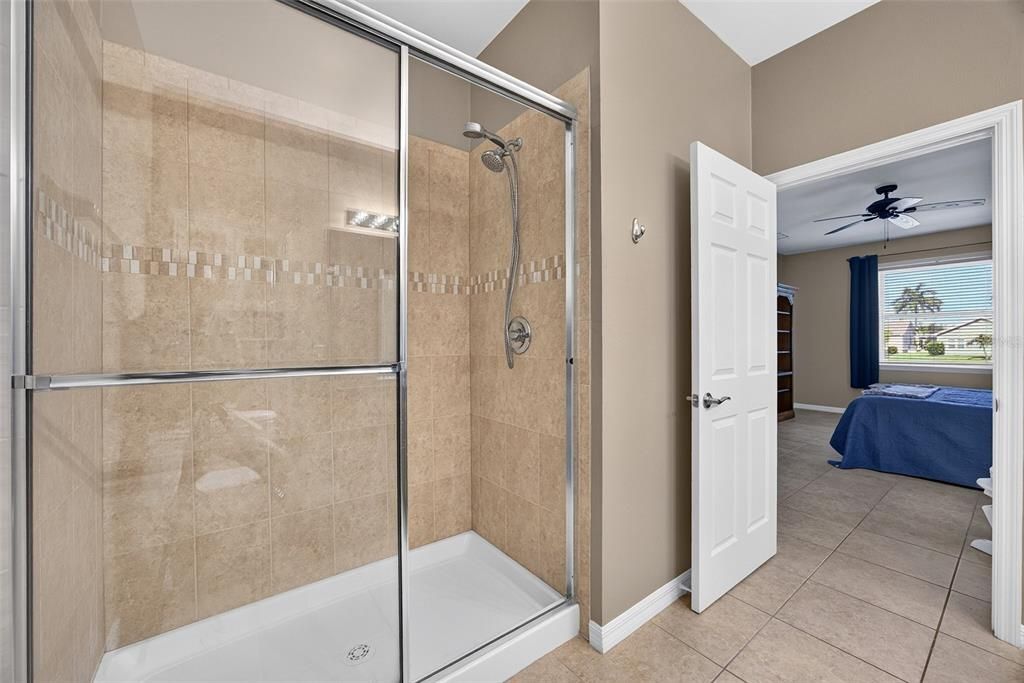 For Sale: $325,000 (3 beds, 2 baths, 1557 Square Feet)
