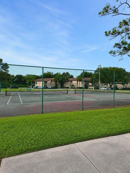 For Sale: $114,000 (2 beds, 2 baths, 976 Square Feet)