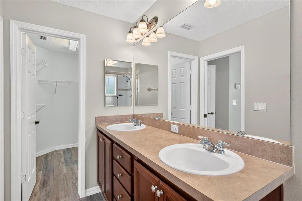 Active With Contract: $325,000 (4 beds, 2 baths, 1923 Square Feet)
