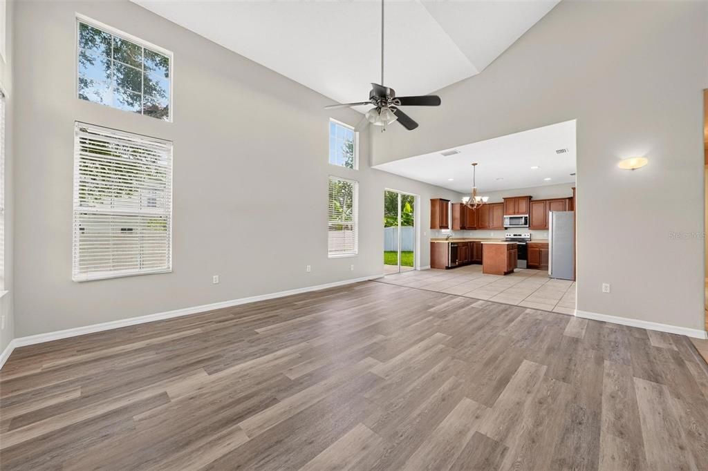 Active With Contract: $325,000 (4 beds, 2 baths, 1923 Square Feet)
