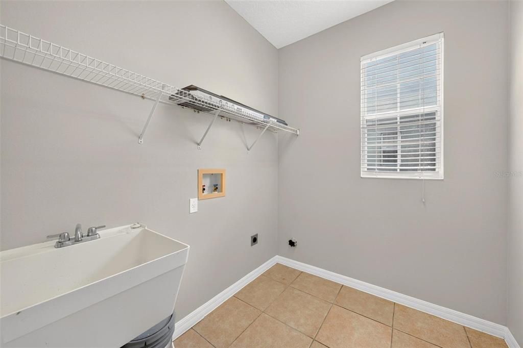 Active With Contract: $325,000 (4 beds, 2 baths, 1923 Square Feet)