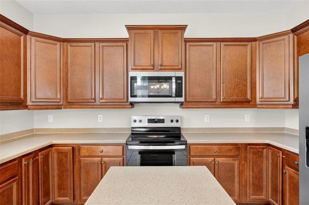 Active With Contract: $325,000 (4 beds, 2 baths, 1923 Square Feet)