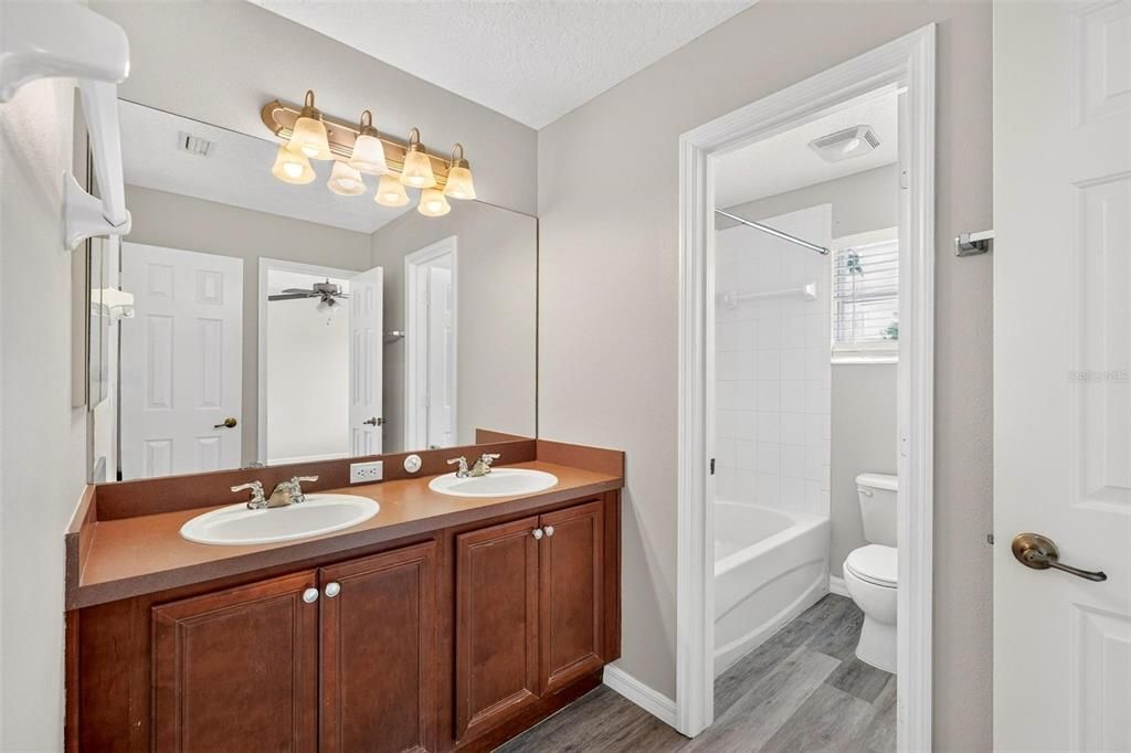 Active With Contract: $325,000 (4 beds, 2 baths, 1923 Square Feet)