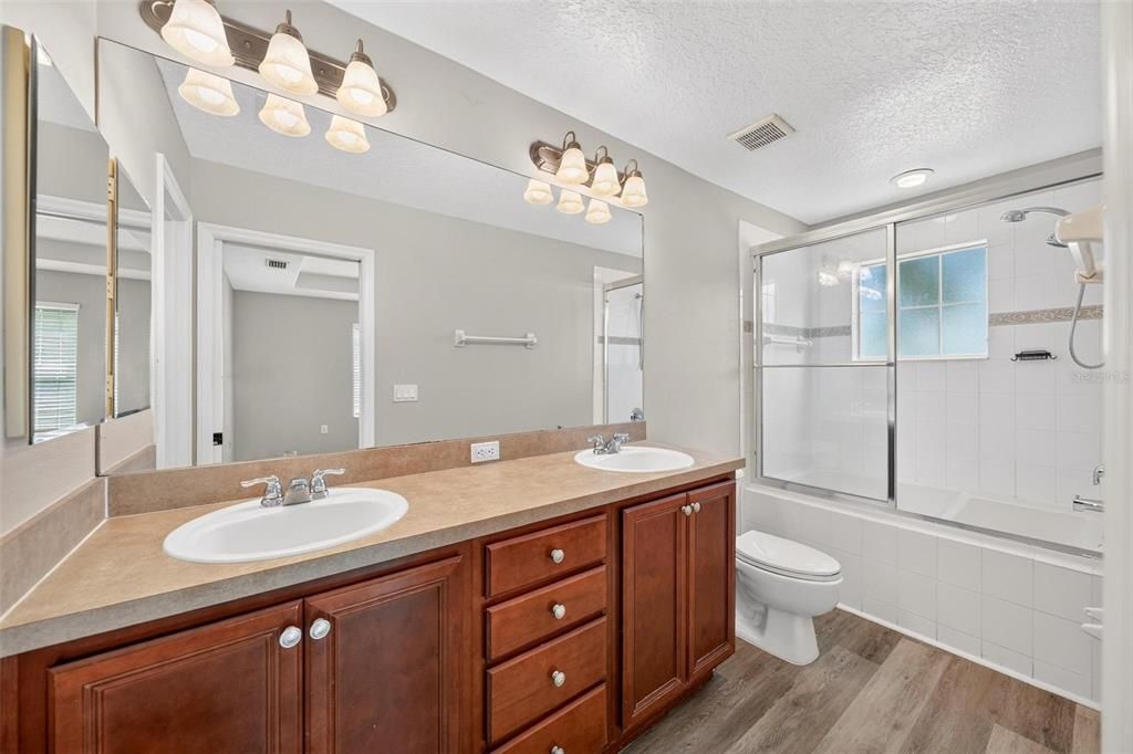 Active With Contract: $325,000 (4 beds, 2 baths, 1923 Square Feet)