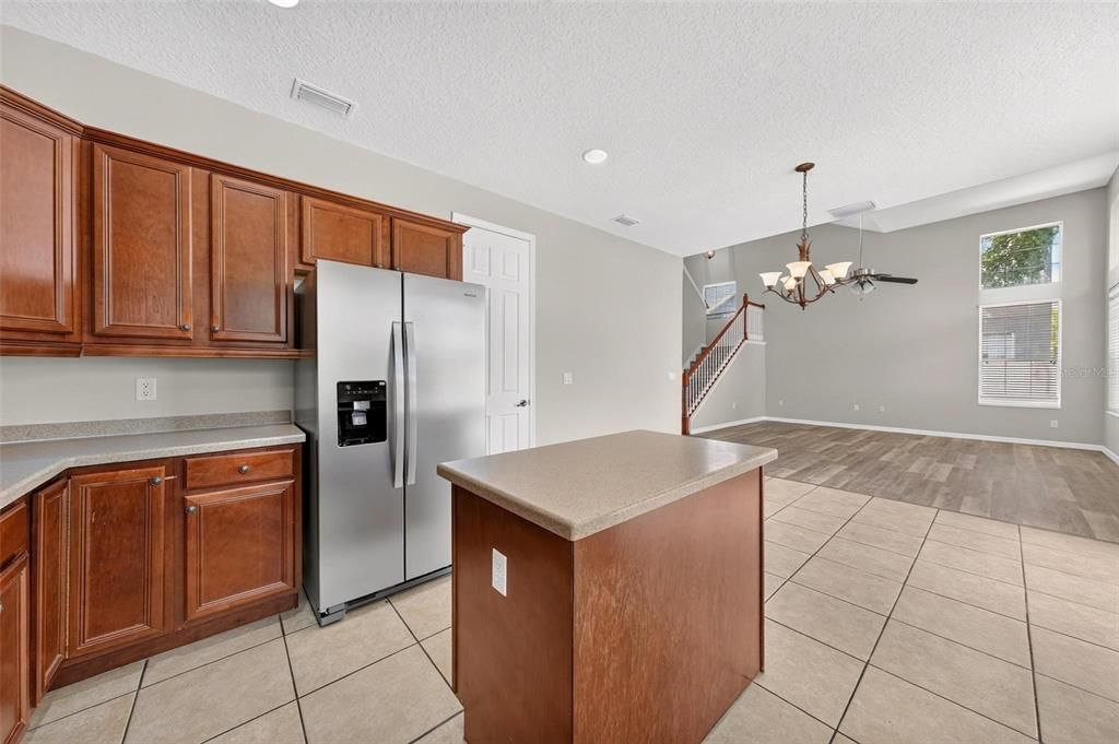 Active With Contract: $325,000 (4 beds, 2 baths, 1923 Square Feet)