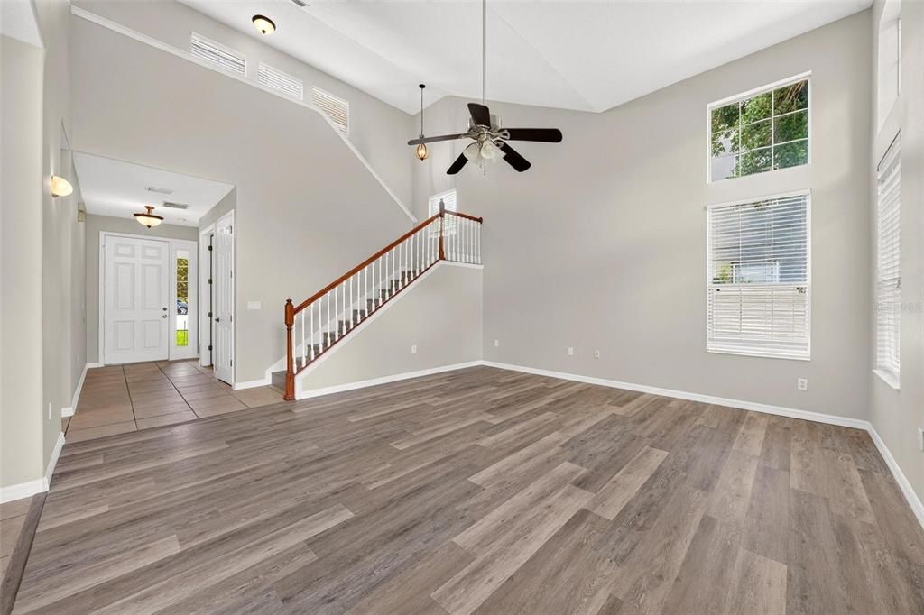 Active With Contract: $325,000 (4 beds, 2 baths, 1923 Square Feet)