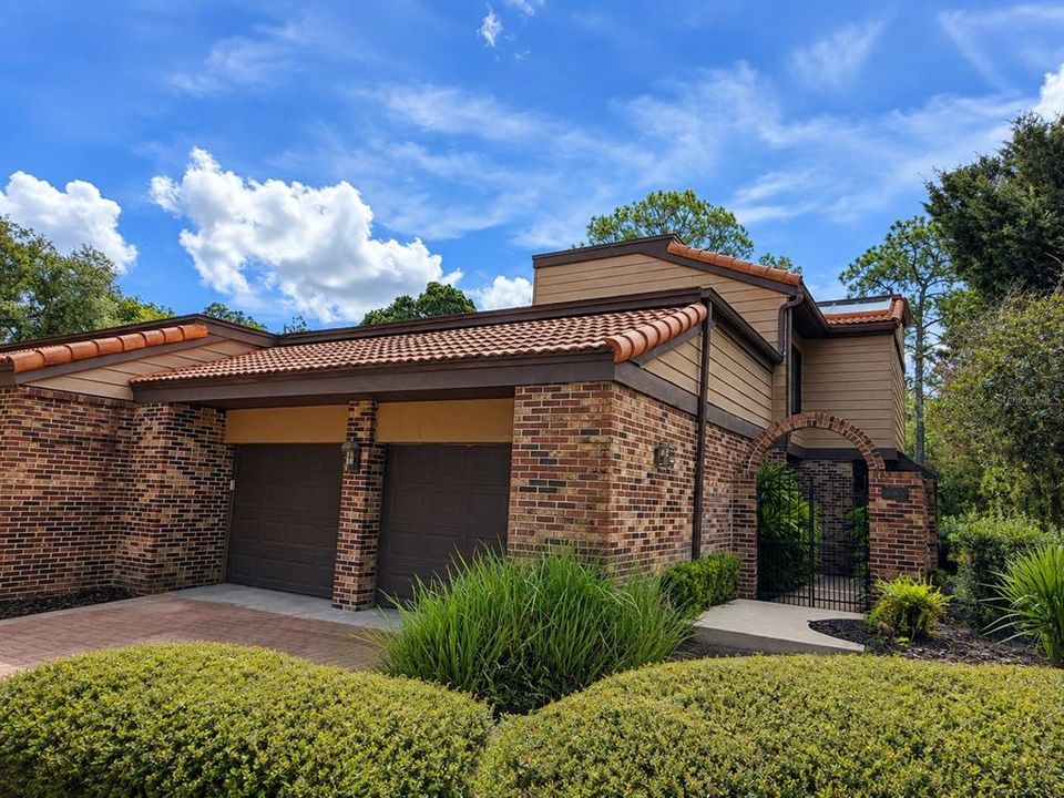 Vendido Recientemente: $660,000 (3 camas, 2 baños, 2341 Pies cuadrados)