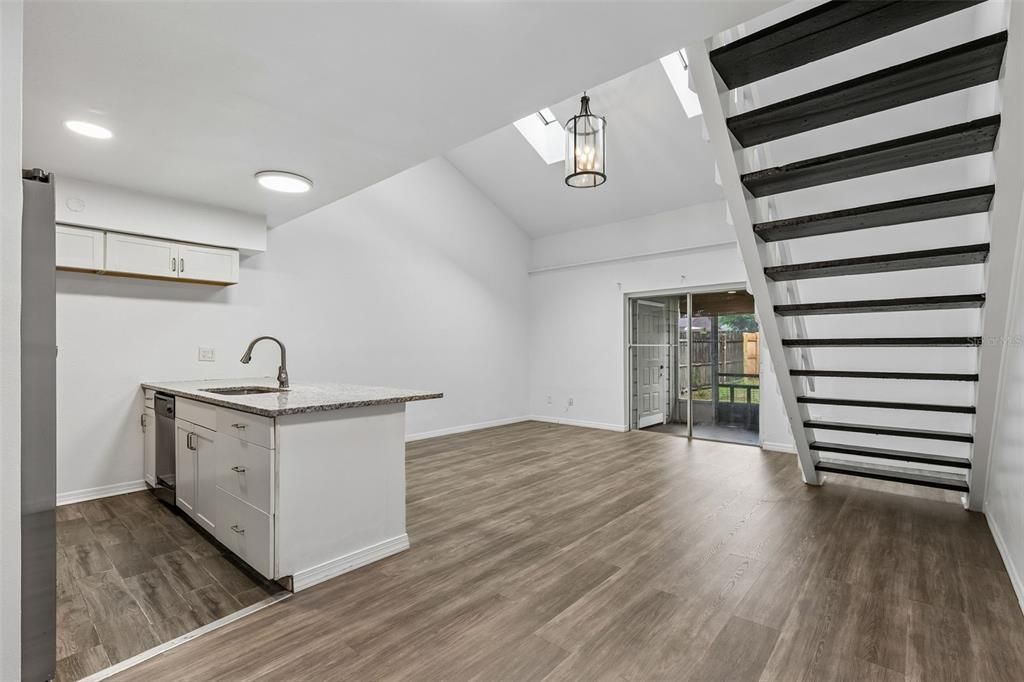 На продажу: $254,900 (2 спален, 2 ванн, 1044 Квадратных фут)