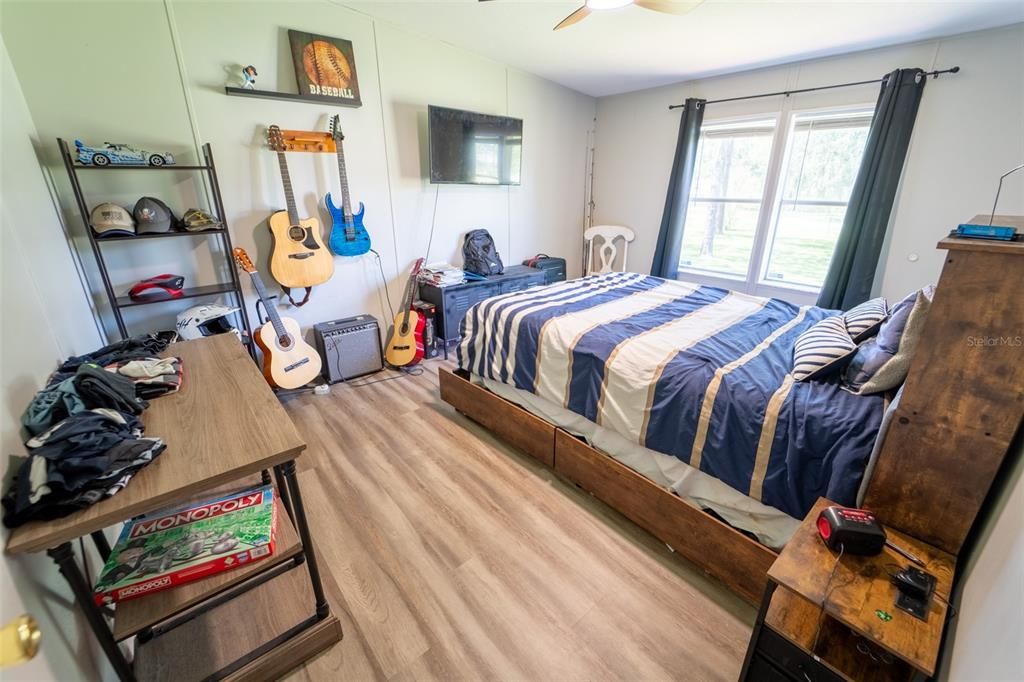 For Sale: $265,000 (4 beds, 2 baths, 2432 Square Feet)