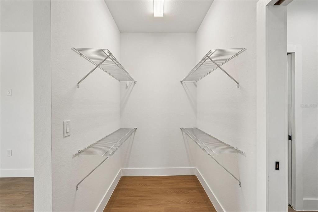 For Sale: $375,000 (3 beds, 2 baths, 1722 Square Feet)