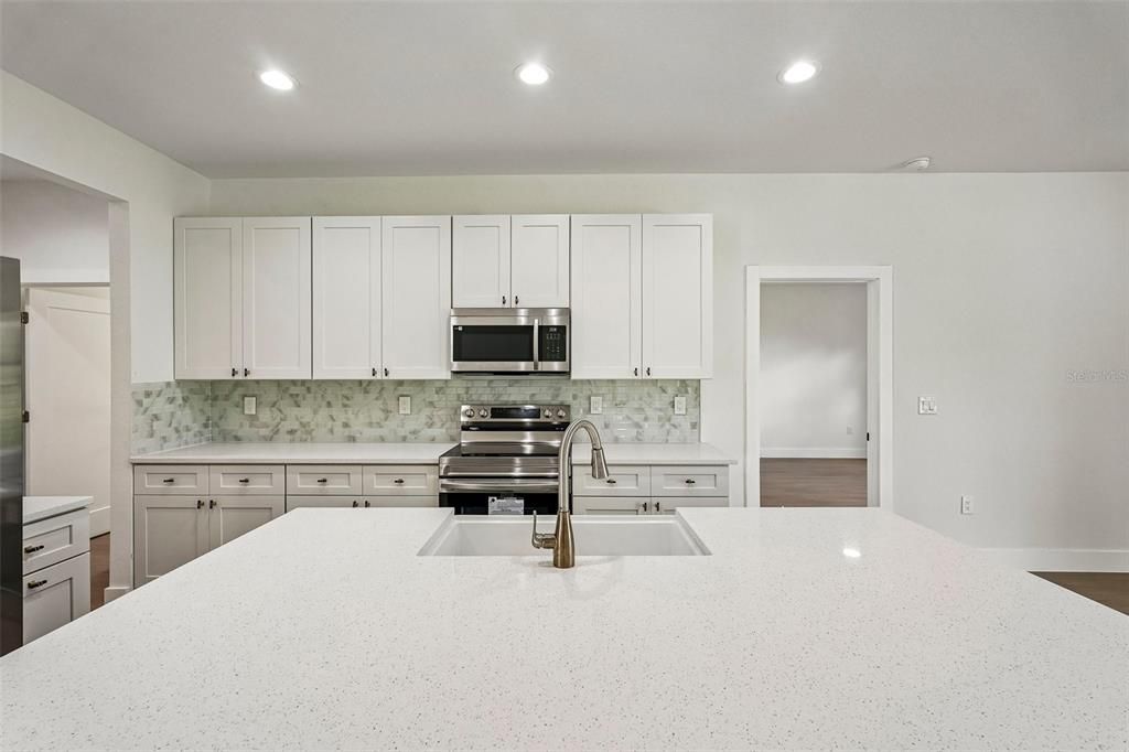 For Sale: $375,000 (3 beds, 2 baths, 1722 Square Feet)