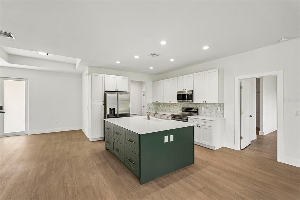 For Sale: $375,000 (3 beds, 2 baths, 1722 Square Feet)