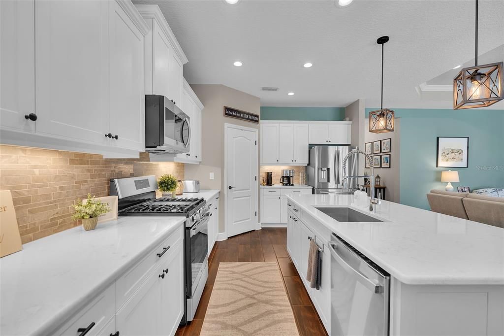 For Sale: $524,900 (3 beds, 3 baths, 2085 Square Feet)
