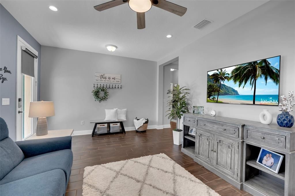 For Sale: $524,900 (3 beds, 3 baths, 2085 Square Feet)