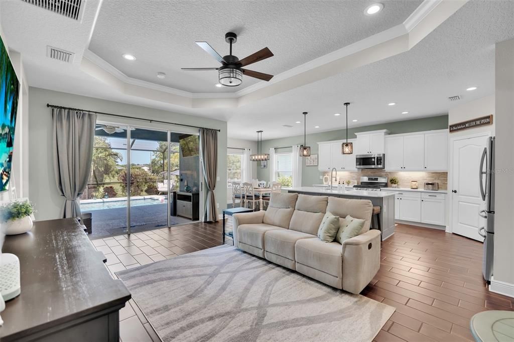 For Sale: $524,900 (3 beds, 3 baths, 2085 Square Feet)
