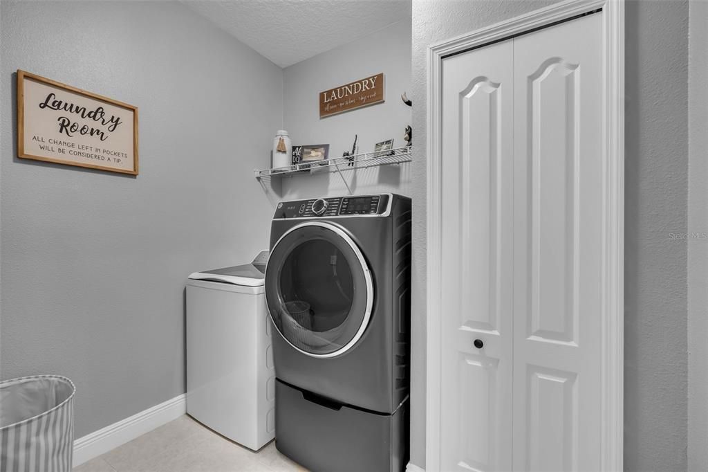 For Sale: $524,900 (3 beds, 3 baths, 2085 Square Feet)
