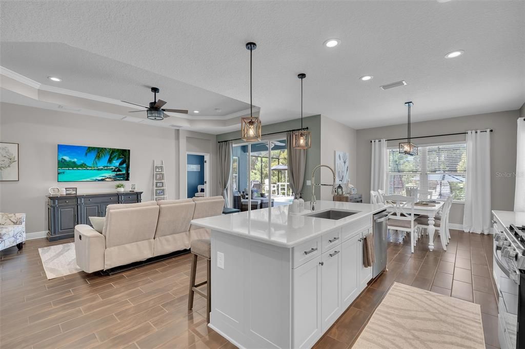 For Sale: $524,900 (3 beds, 3 baths, 2085 Square Feet)