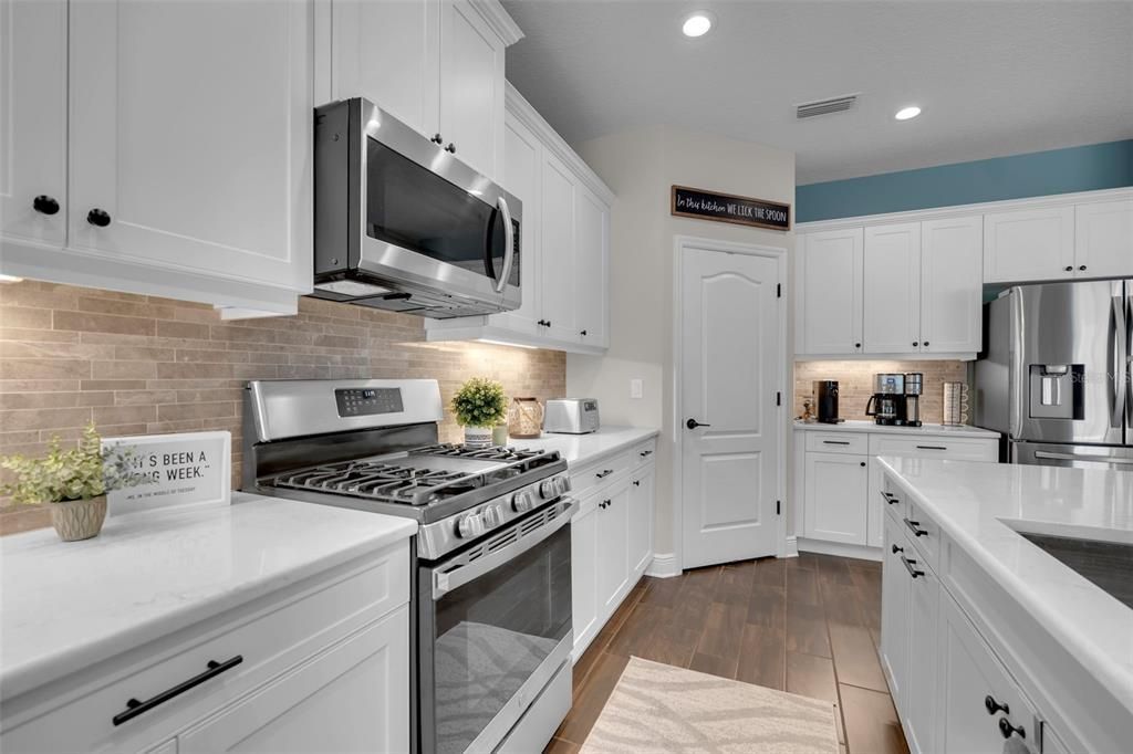 For Sale: $524,900 (3 beds, 3 baths, 2085 Square Feet)