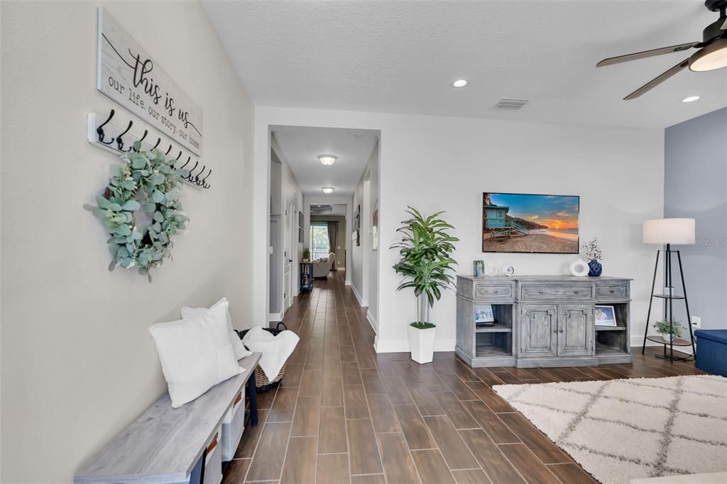 For Sale: $524,900 (3 beds, 3 baths, 2085 Square Feet)