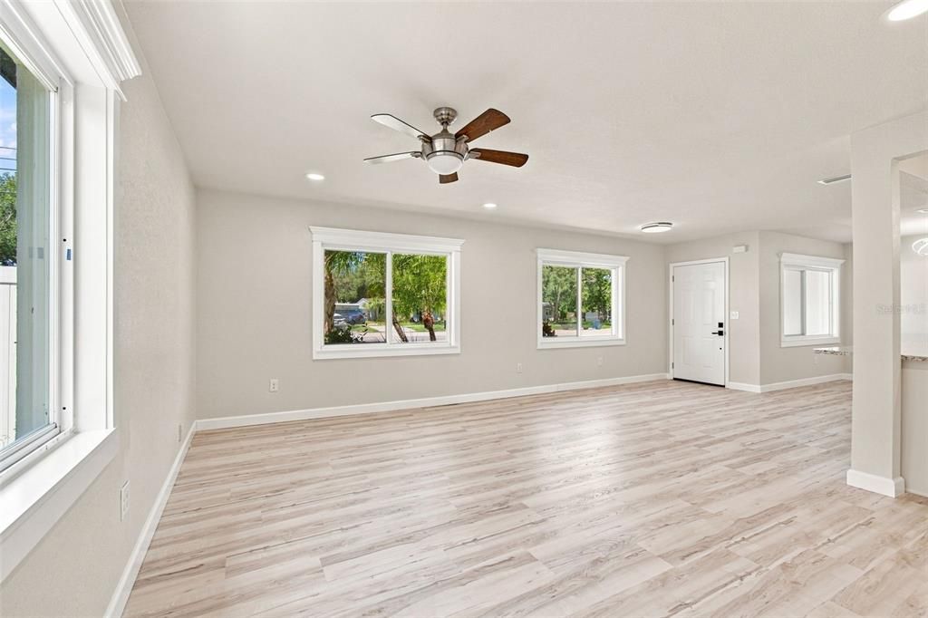 En Venta: $449,900 (3 camas, 2 baños, 1687 Pies cuadrados)
