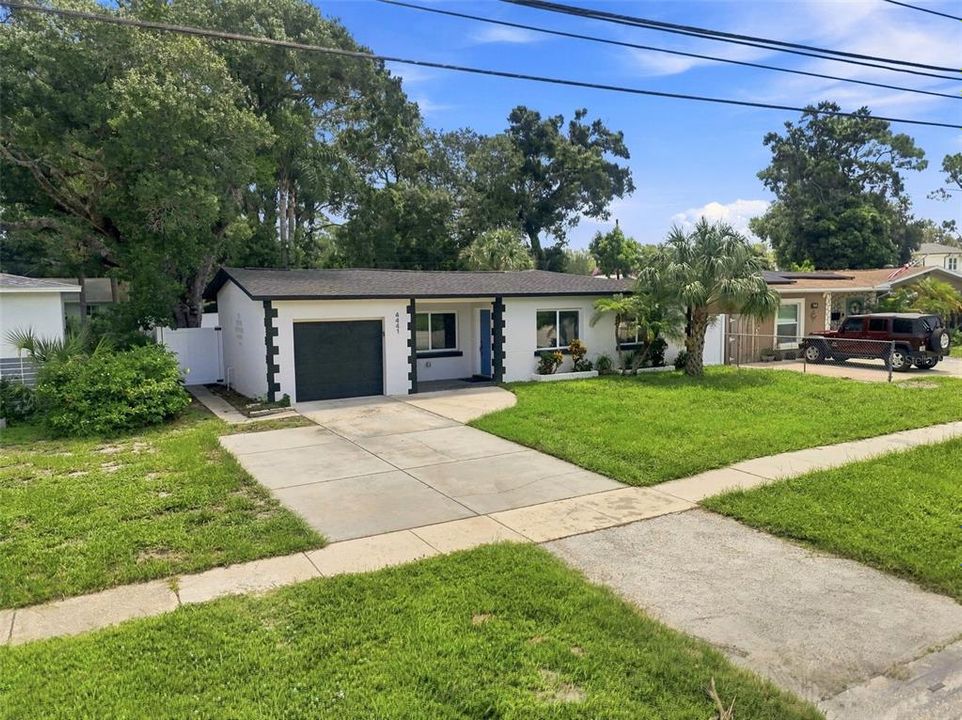 En Venta: $449,900 (3 camas, 2 baños, 1687 Pies cuadrados)