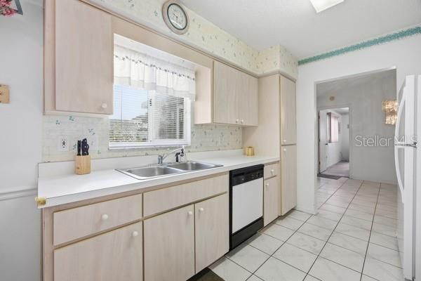 For Rent: $1,950 (2 beds, 2 baths, 1118 Square Feet)