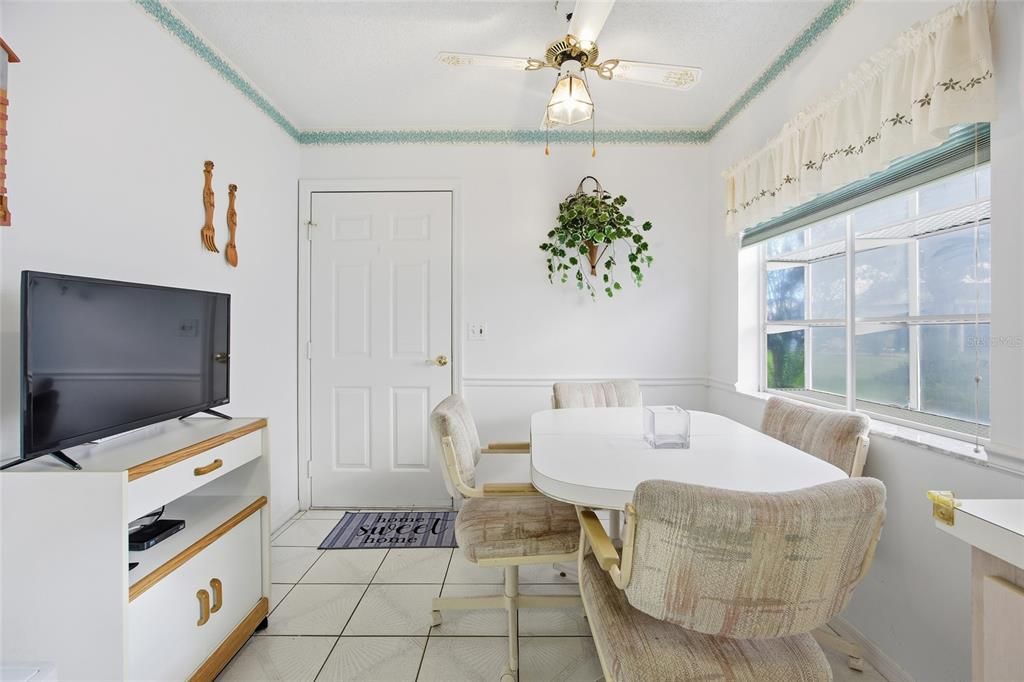 For Rent: $1,950 (2 beds, 2 baths, 1118 Square Feet)