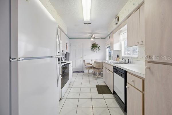 For Rent: $1,950 (2 beds, 2 baths, 1118 Square Feet)