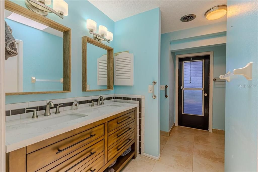 For Rent: $3,450 (3 beds, 2 baths, 1676 Square Feet)