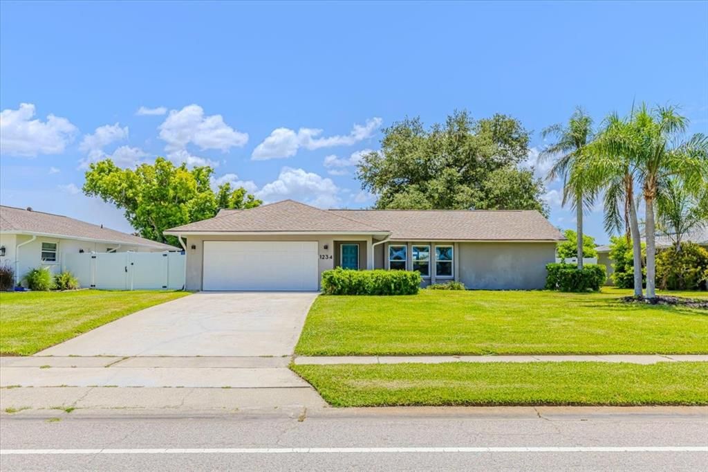 For Rent: $3,450 (3 beds, 2 baths, 1676 Square Feet)