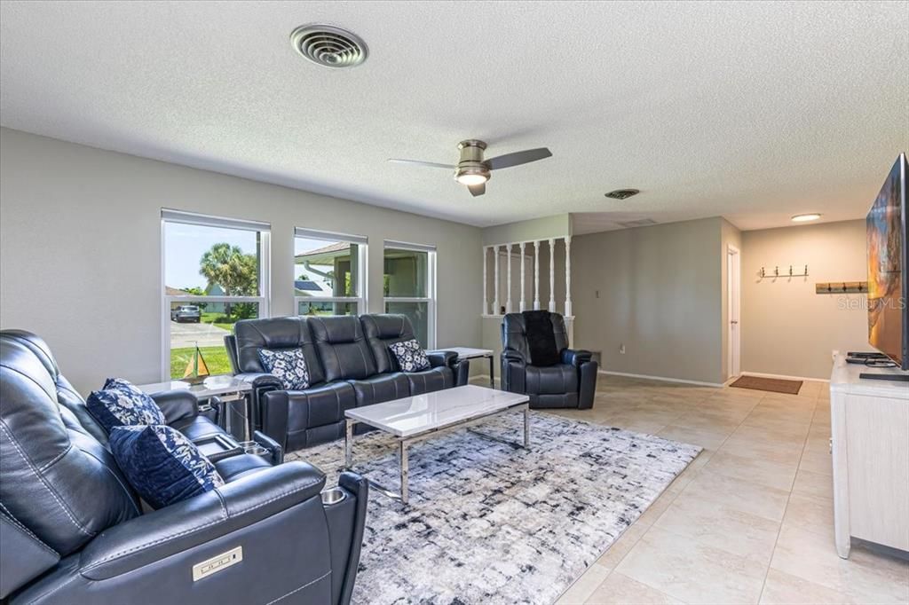 For Rent: $3,450 (3 beds, 2 baths, 1676 Square Feet)