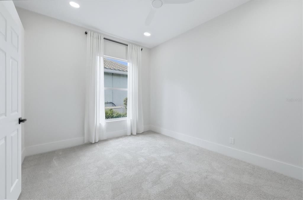 For Sale: $1,495,000 (3 beds, 3 baths, 2556 Square Feet)