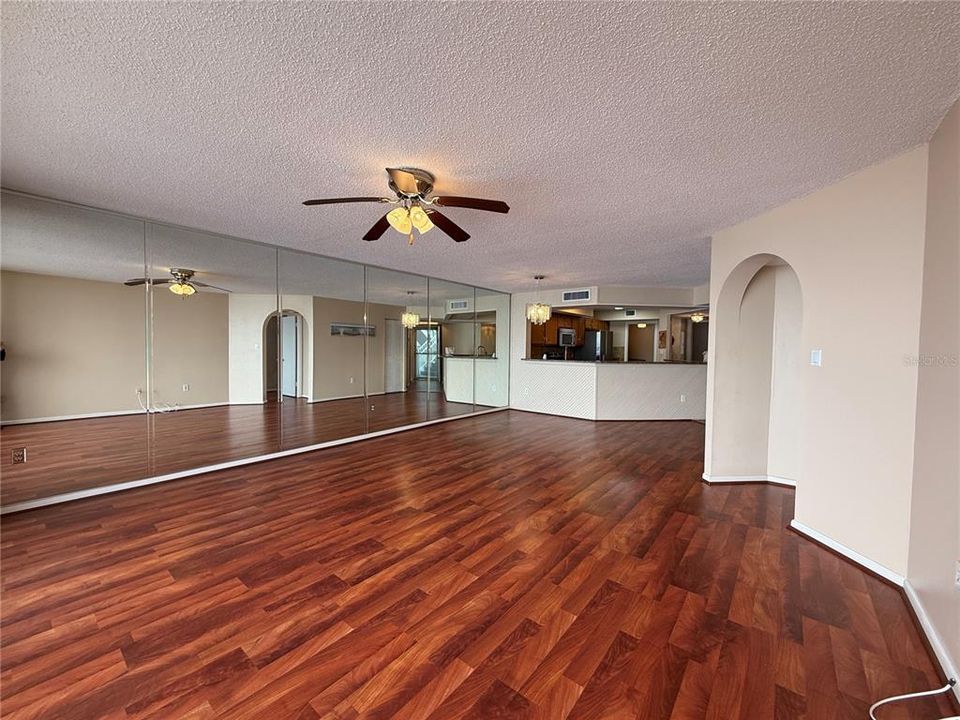 For Rent: $2,750 (2 beds, 2 baths, 1255 Square Feet)