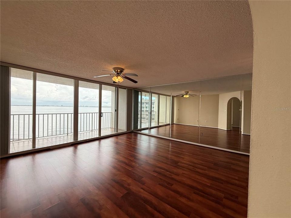 For Rent: $2,750 (2 beds, 2 baths, 1255 Square Feet)