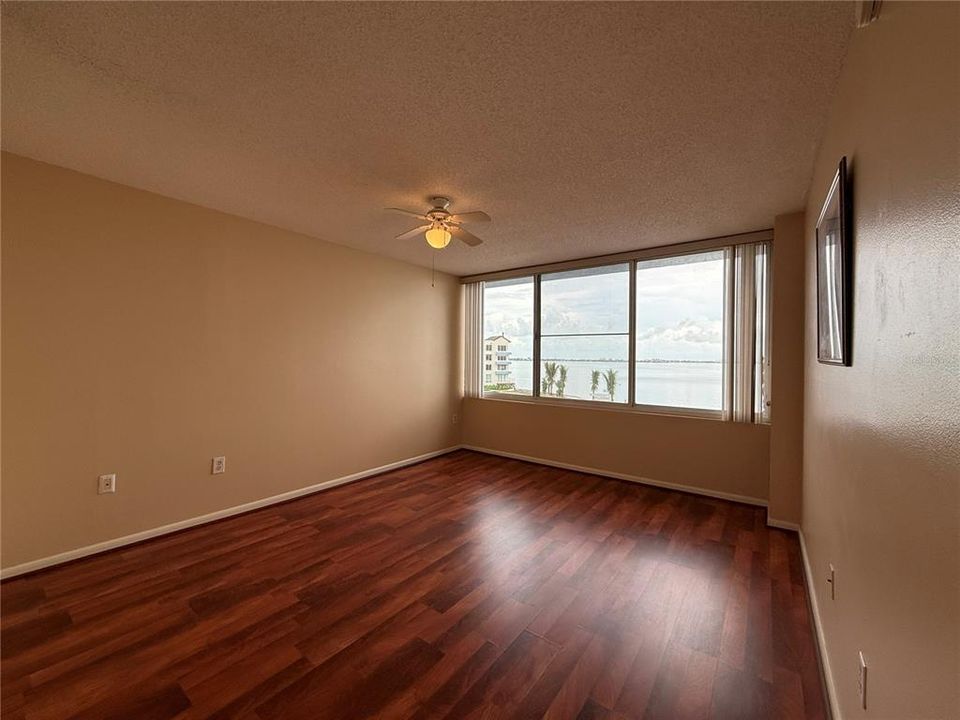 For Rent: $2,750 (2 beds, 2 baths, 1255 Square Feet)