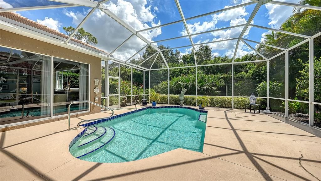 Activo con contrato: $699,000 (3 camas, 2 baños, 2242 Pies cuadrados)