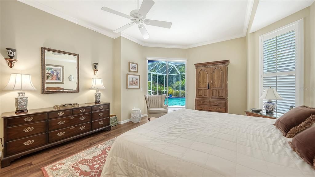 Activo con contrato: $699,000 (3 camas, 2 baños, 2242 Pies cuadrados)