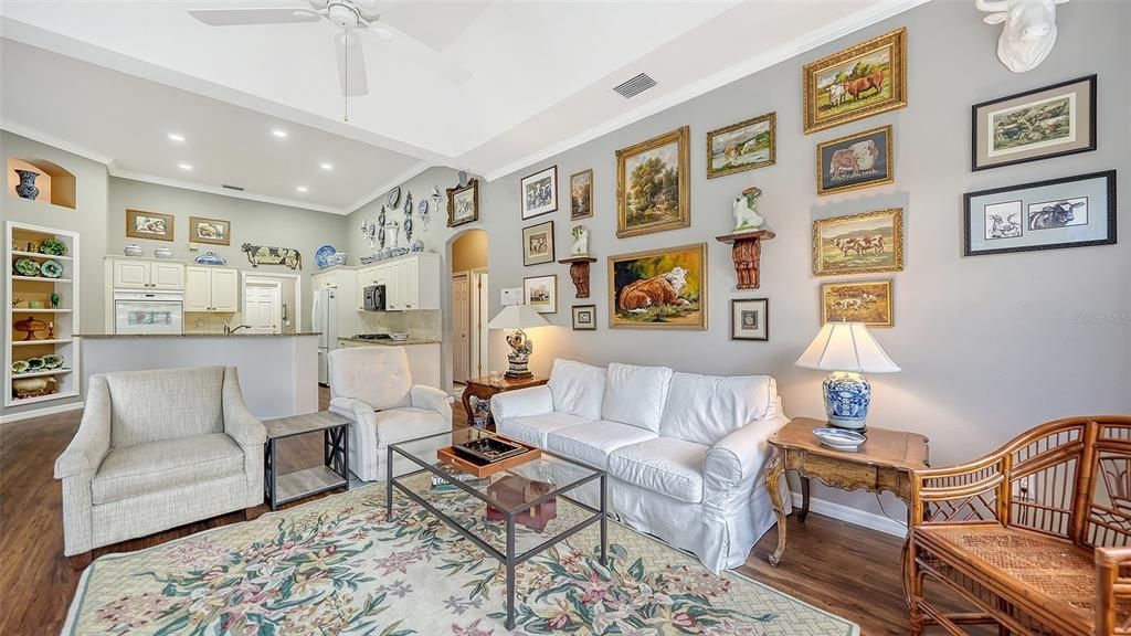 Activo con contrato: $699,000 (3 camas, 2 baños, 2242 Pies cuadrados)