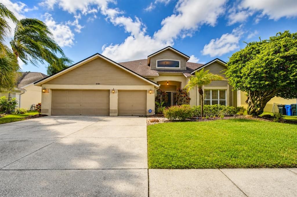 Active With Contract: $660,000 (4 beds, 2 baths, 3027 Square Feet)