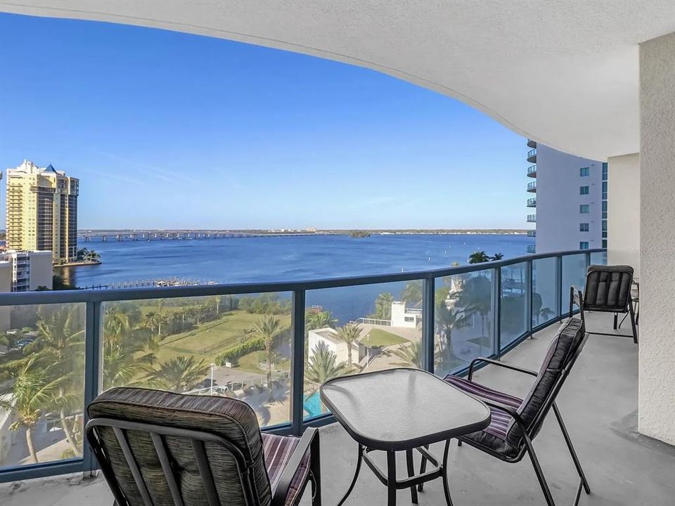 For Sale: $269,000 (2 beds, 2 baths, 1180 Square Feet)