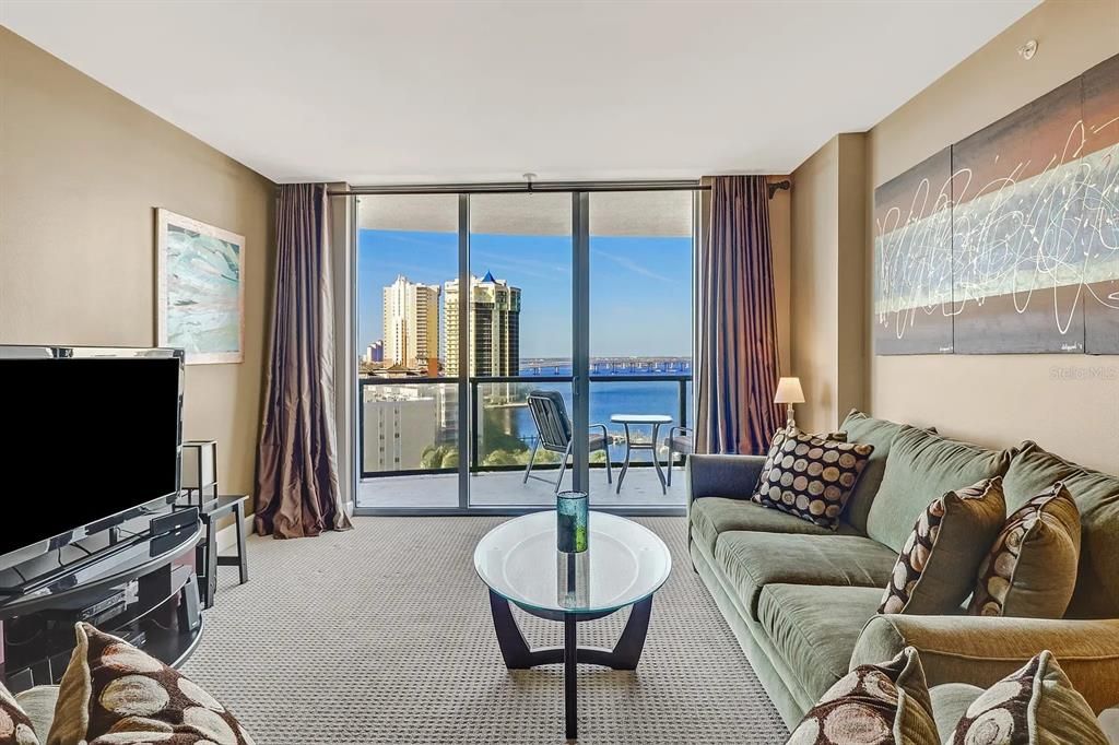 For Sale: $269,000 (2 beds, 2 baths, 1180 Square Feet)
