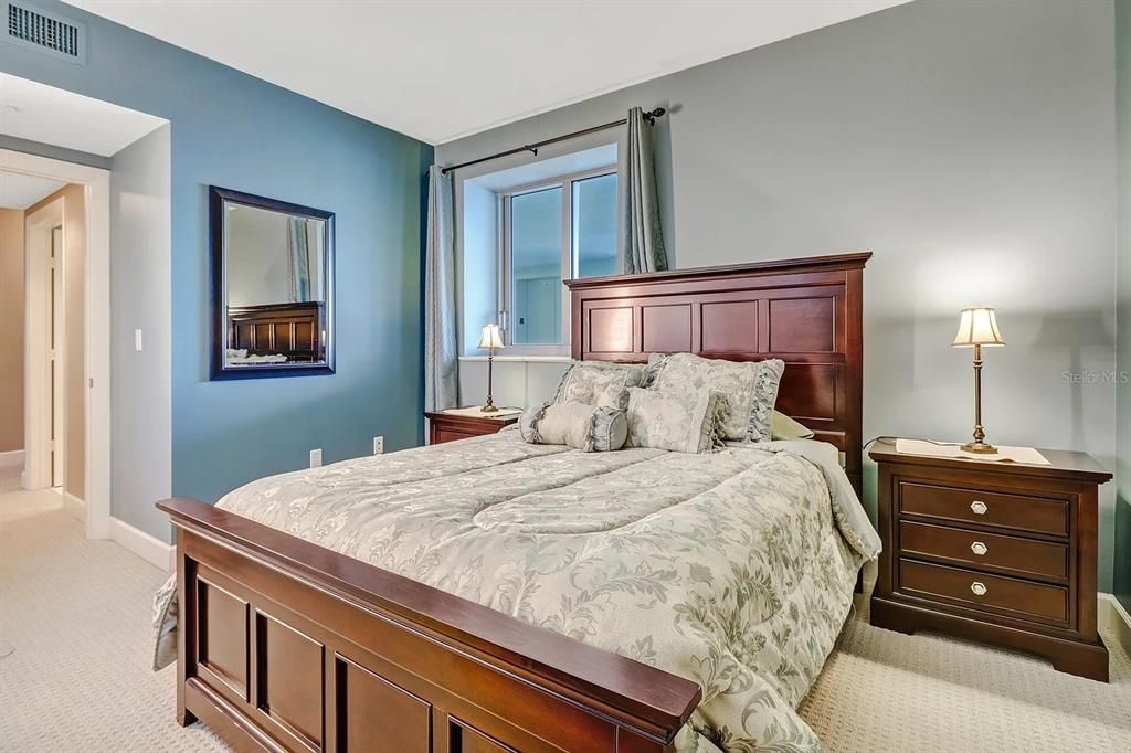 For Sale: $269,000 (2 beds, 2 baths, 1180 Square Feet)